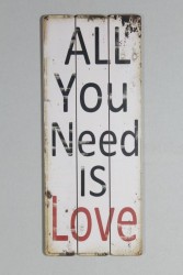 Schild 'All you need is love'