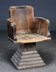 Stuhl Holzthron
