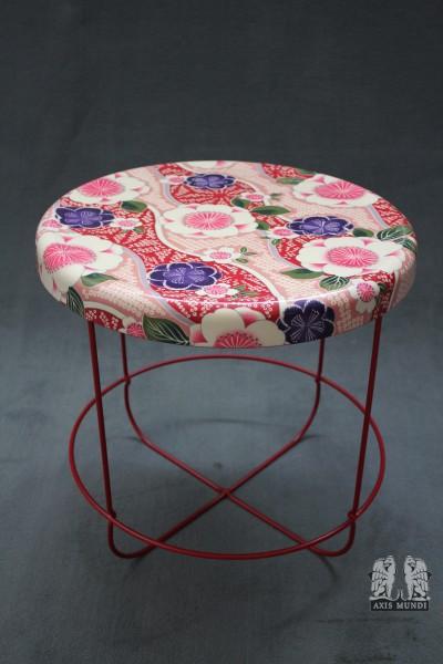 Hocker Blumenmuster