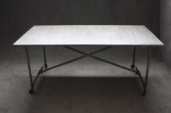 Metalltisch