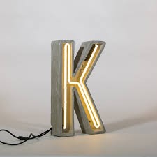 Neonbuchstabe K