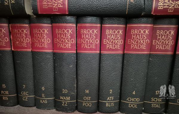 1m Antiquarische Bücher + Lexika, groß