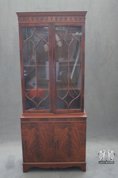 Vitrinenschrank