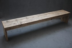 Sitzbank, rauhes Holz