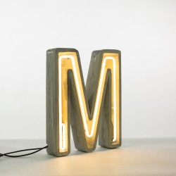 Neonbuchstabe M