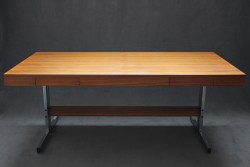 Schreibtisch - Metallbeine