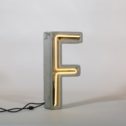 Neonbuchstabe F
