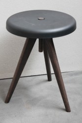 Hocker, dreibeinig