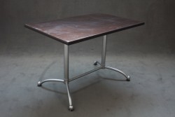 Tisch - Holz auf Metall