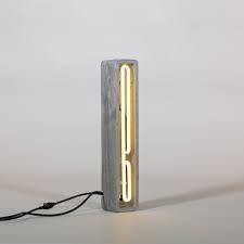Neonbuchstabe I