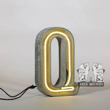 Neonbuchstabe Q