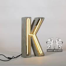 Neonbuchstabe K