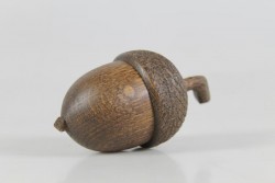 Eichel aus Holz