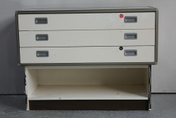 Kommode / Vitrine