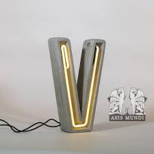 Neonbuchstabe V