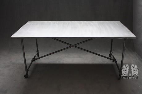 Metalltisch