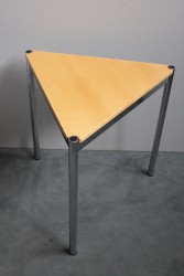 USM Haller Tisch Dreieck