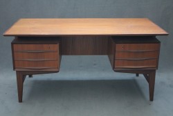 Schreibtisch - Teak