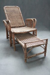 Rattansessel mit ausziehbarem Hocker