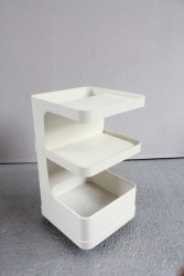 Beistelltisch mit Fächern