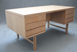 Schreibtisch - Holz