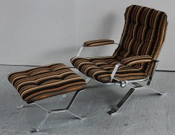 Sessel mit Hocker