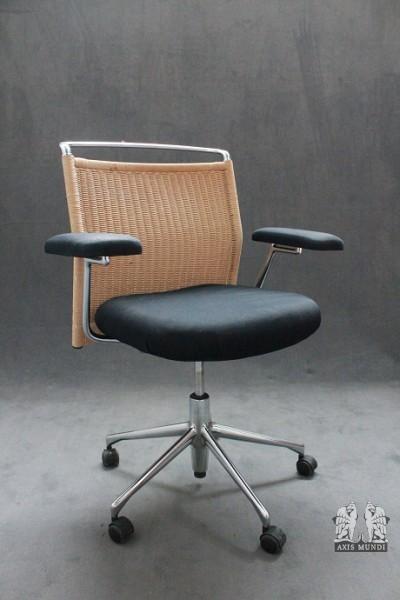 Bürostuhl mit Rollen