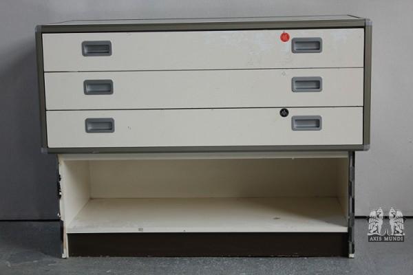 Kommode / Vitrine