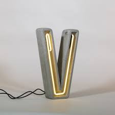 Neonbuchstabe V