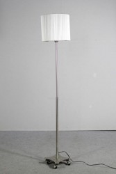 Stehlampe
