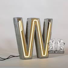 Neonbuchstabe W